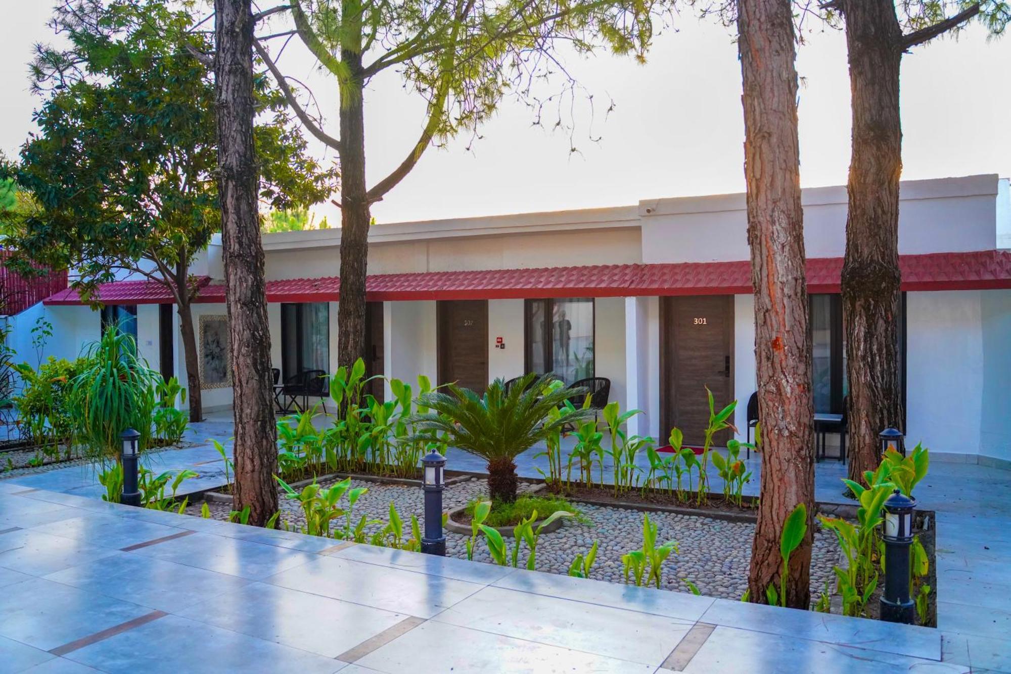 Ifq Hotel & Resort Islamabad Bagian luar foto